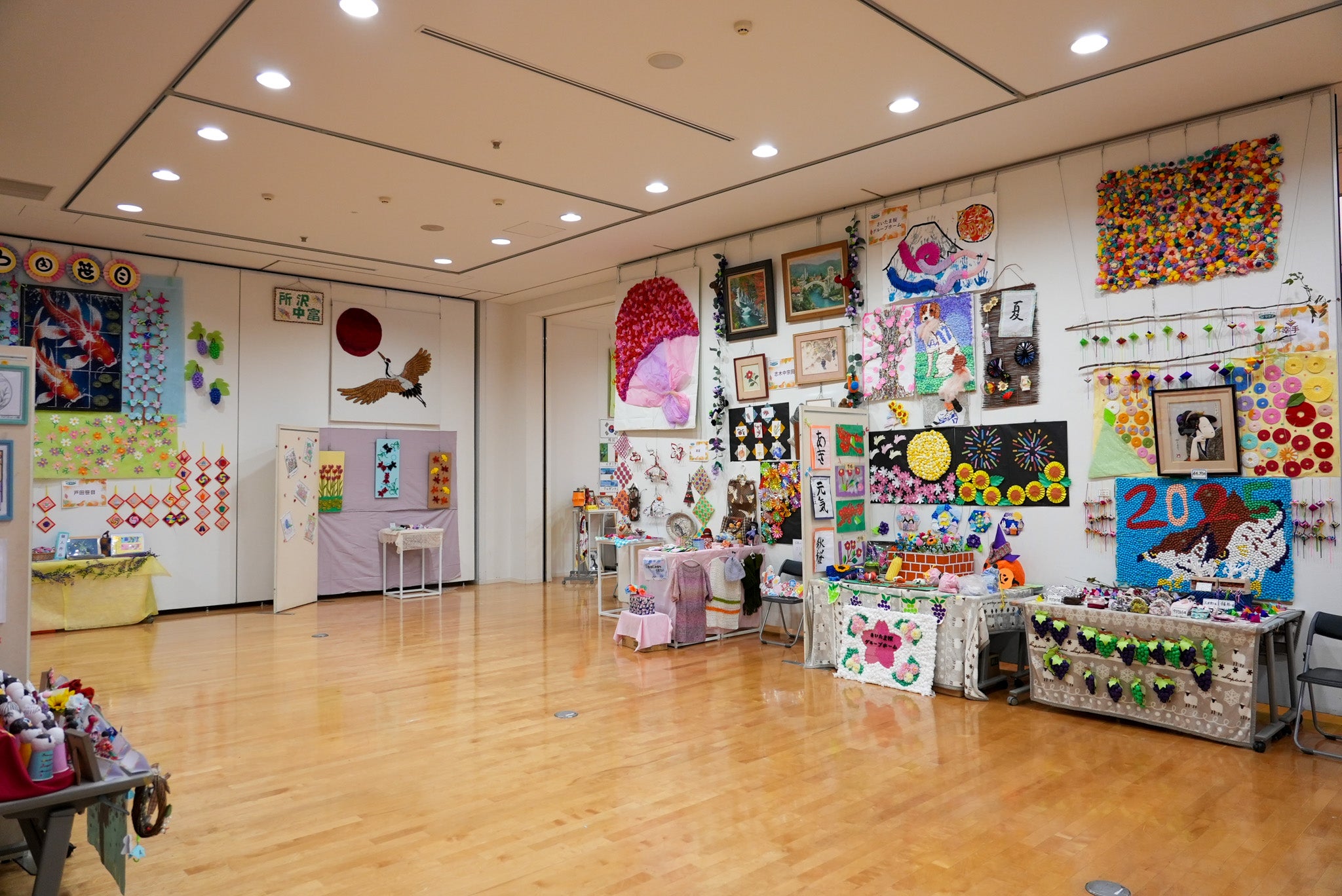 会場に並ぶ個性豊かな作品