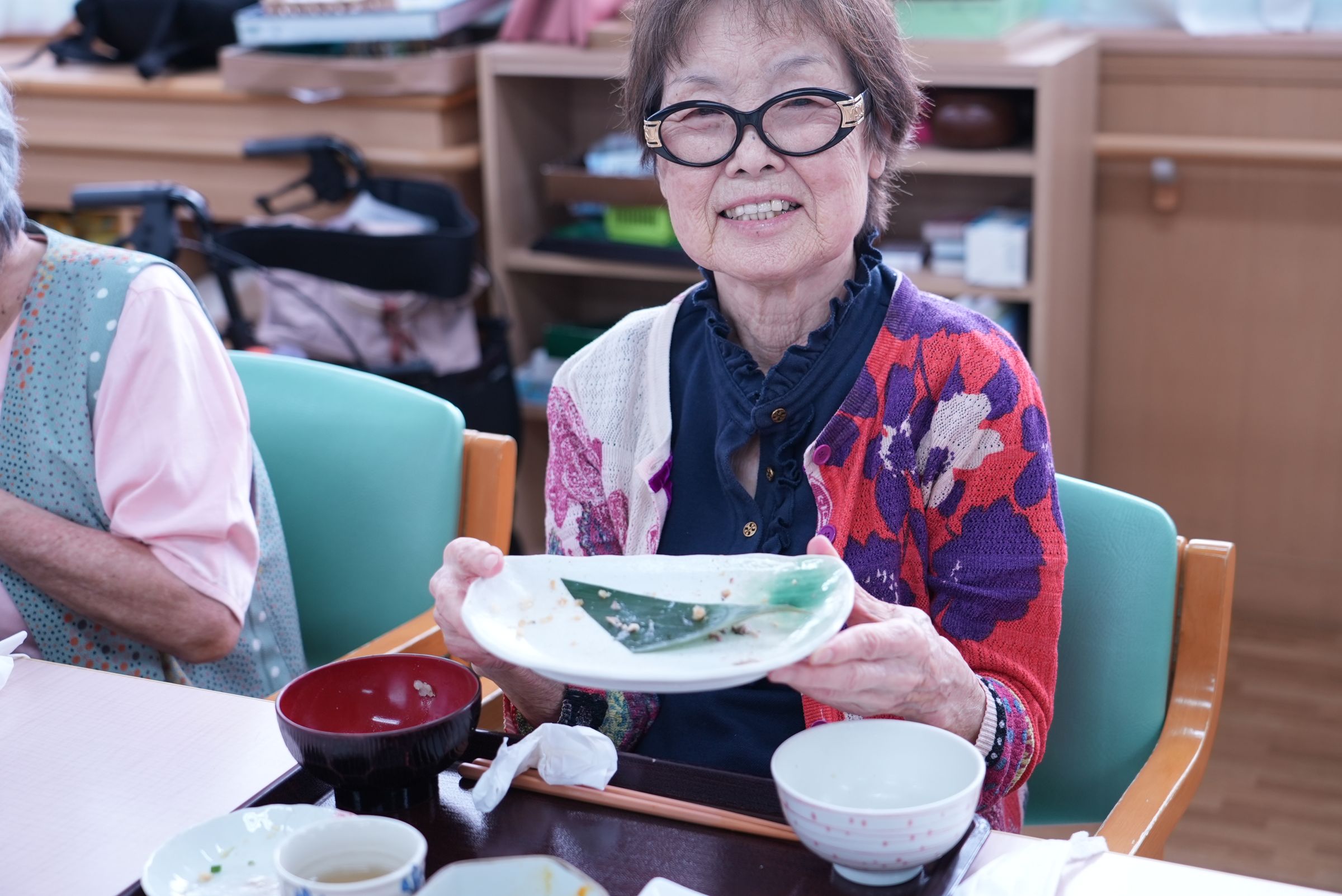 さんま御膳をきれいに食べ終えて、笑顔のお客様