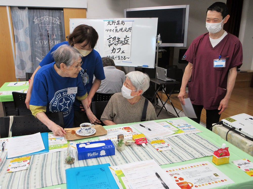 7月_認知症カフェの交流の様子