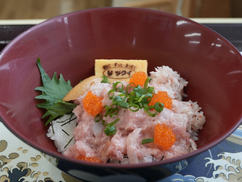 ツクイの食事イベント「海旅」海鮮丼とツクイ印の卵焼き