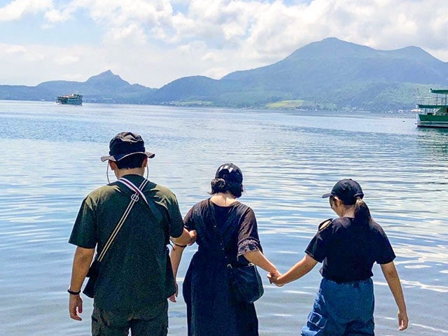 2人の娘さんと洞爺湖にて