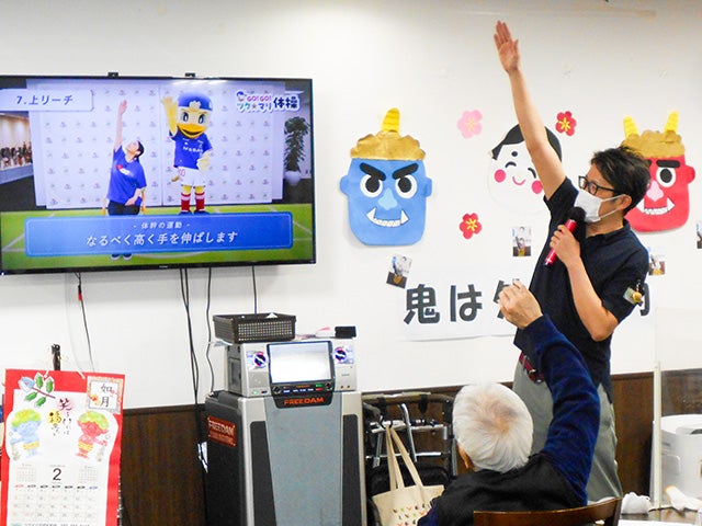 マイクパフォーマンス中の臼井さん