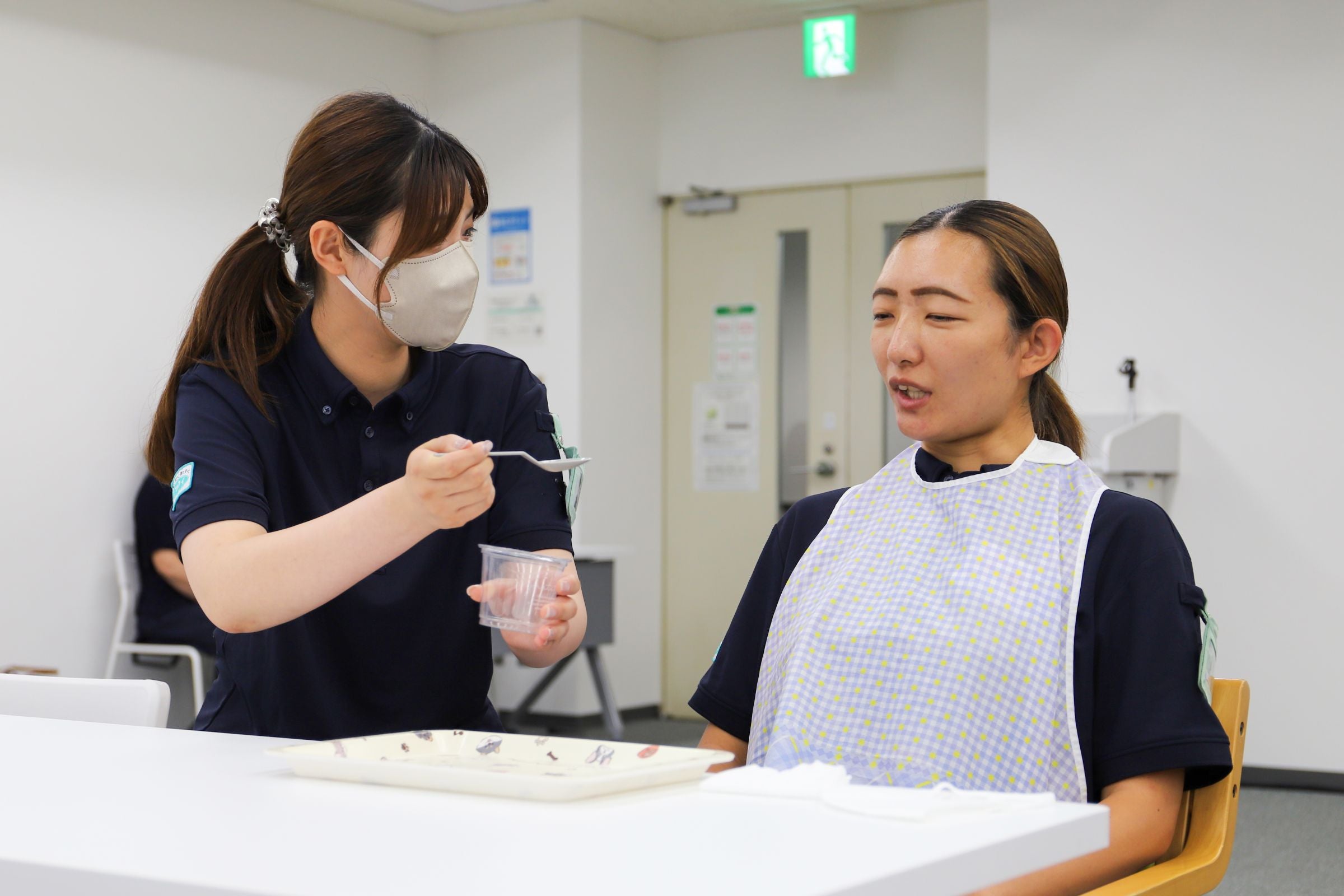 おやつ摂取の支援を競技中