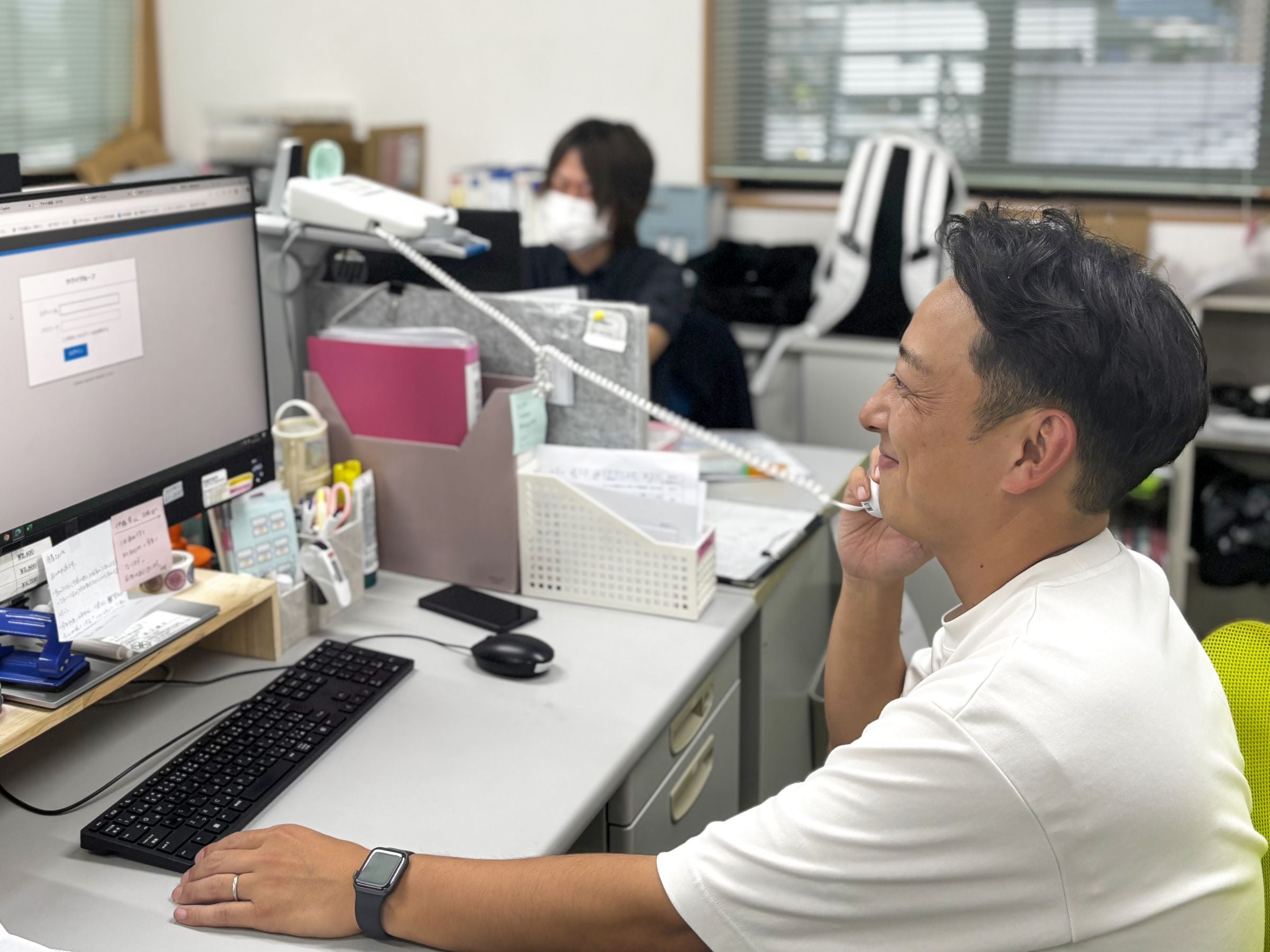 業務中の内池さん