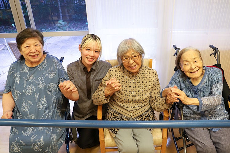 （写真左から）前田様、髙品さん、髙橋様、宮原様