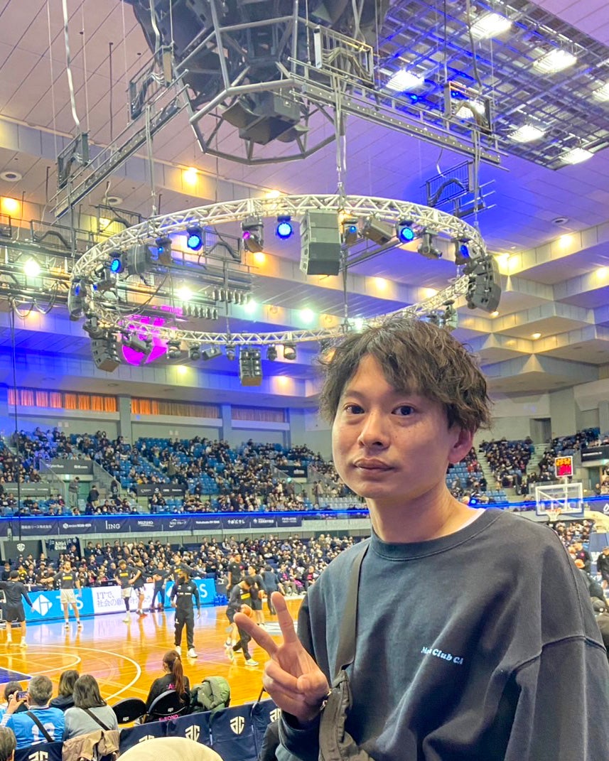 Bリーグの試合を観戦する高橋さん